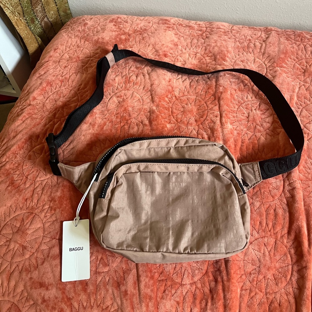 Baggu Fanny pack in Taupe. New with tags.